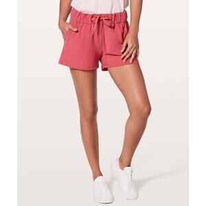 Lululemon On The Fly Short 2.5" Size 6 Luxtreme Drawstring